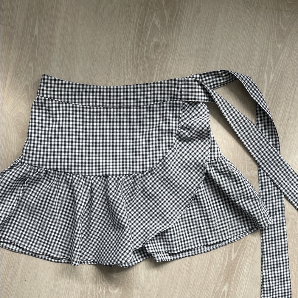 Black and White Gingham Skirt with Tie